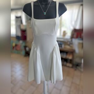 White Sleeveless Dress, M